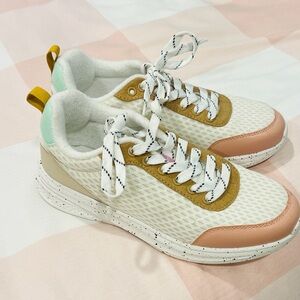 Versona White, Pink, and Tan Women's Sneakers